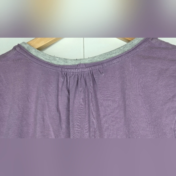 Lilac Cotton Top With Grey Trim And Ruching Lg. - Picture 9 of 12